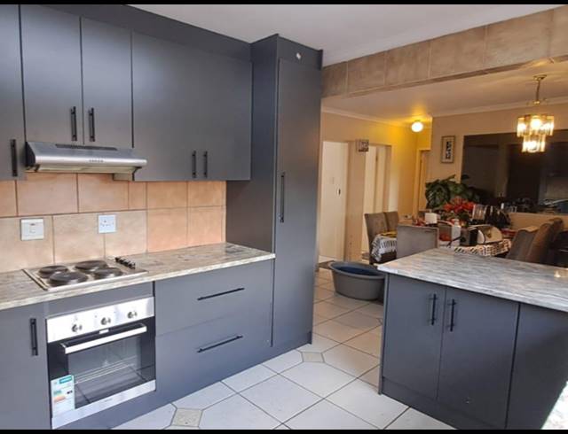 3 BEDROOM APARTMENT FOR SALE IN BRACKENDOWNS